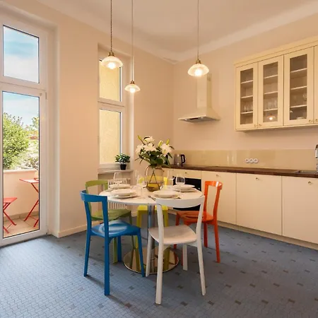 Flatbook - Parkowa, Tylko 2 Minuty Do Plazy 아파트